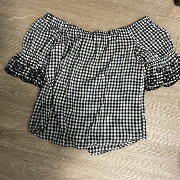 Off the Shoulder Gingham Button Down - Picture 4 of 4